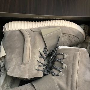 🛑SOLD‼️ Retro Yeezy Boosts 750 w/ extra Strings